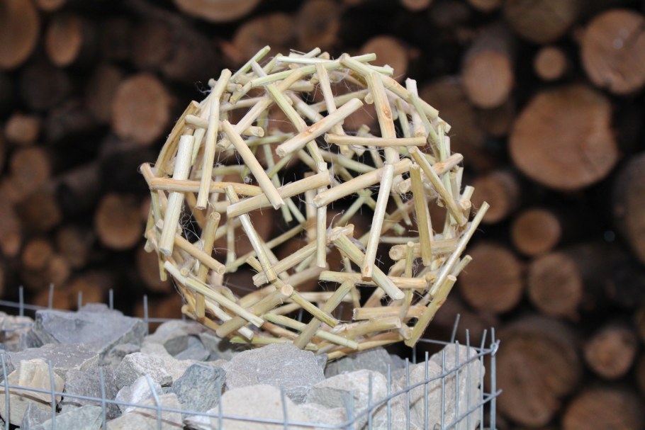 Шар из веточек