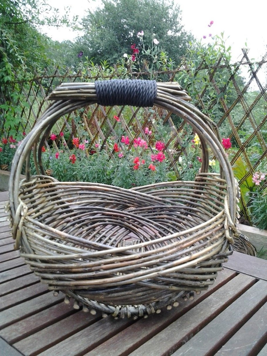 Плетение из девичьего винограда лозы