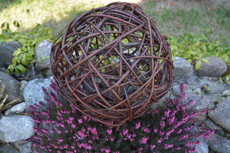 Шар из лозы для сада