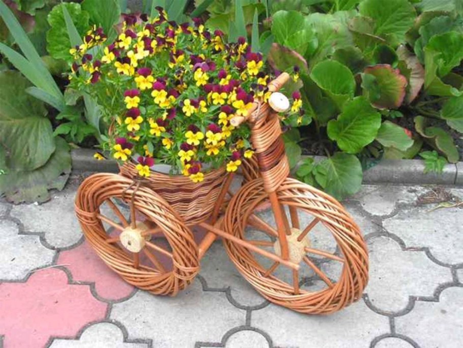 Велосипед в саду декор для сада