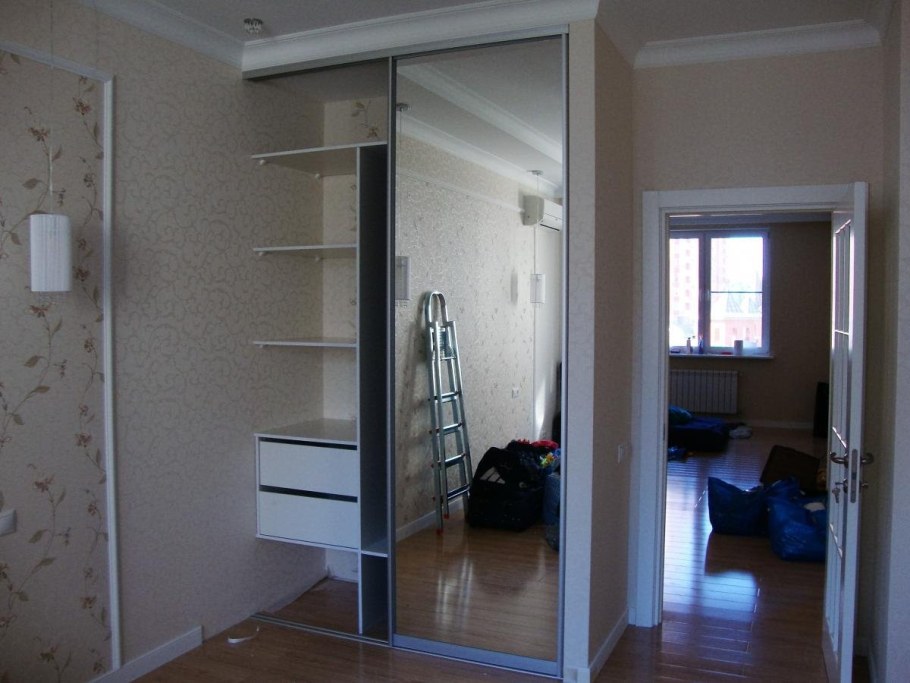 Шкаф встроенный в нишу