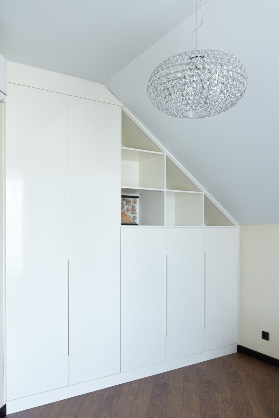 Шкафы мансардные встроенные