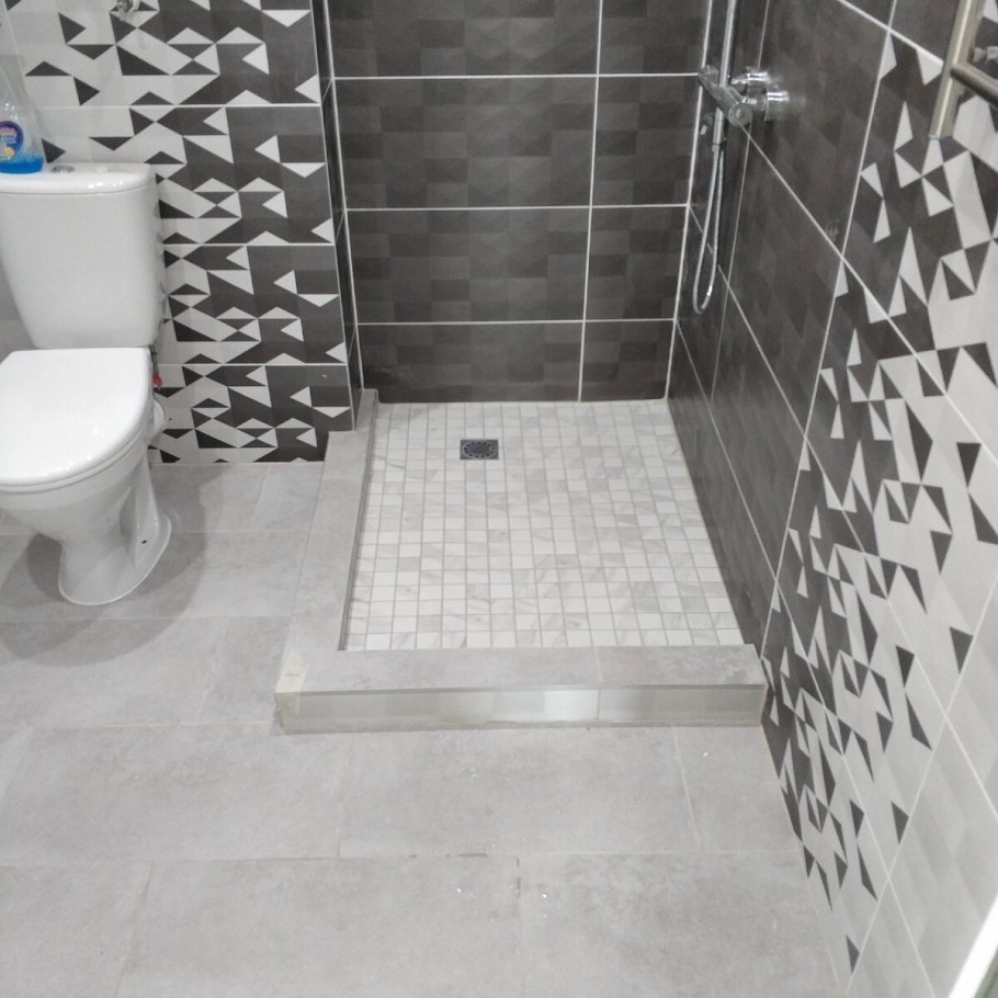 Душевой поддон из Пилики