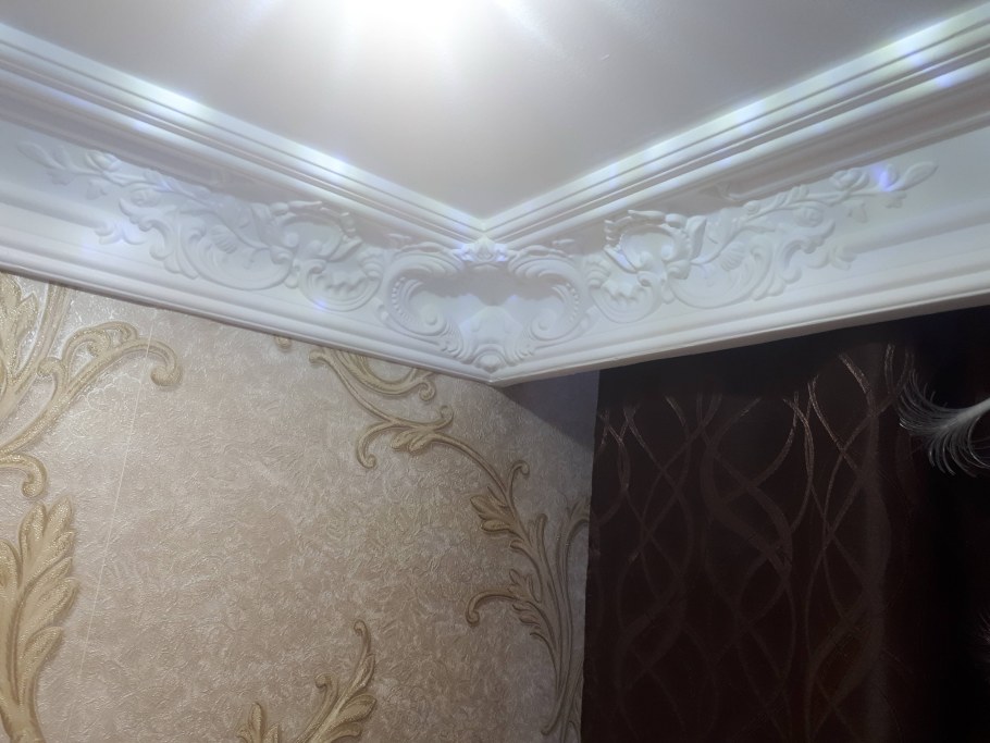 Плинтус потолочный a019