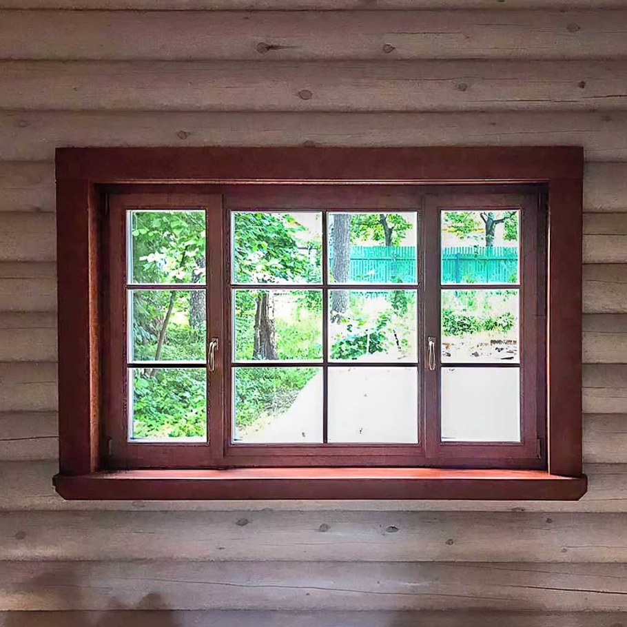 Деревянное обрамление окна