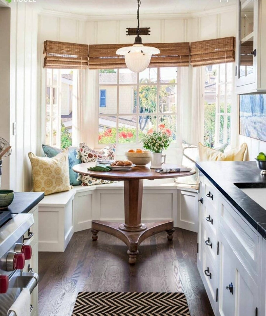 Кухня столовая с эркером