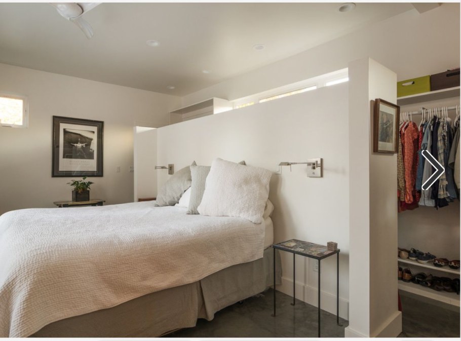 Перегородка за изголовьем кровати