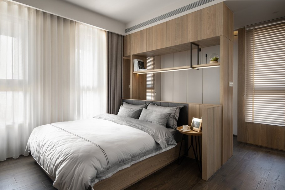 Спальня с гардеробной в изголовье