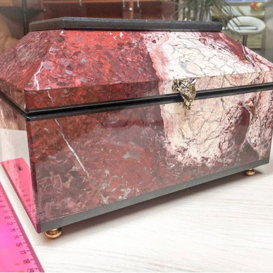 Каменные шкатулки яшма