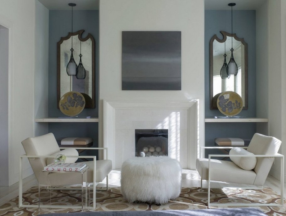 Гостиная с настенным зеркалом