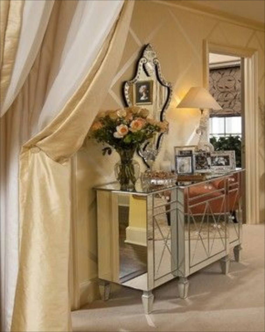 Зеркальная мебель в интерьере