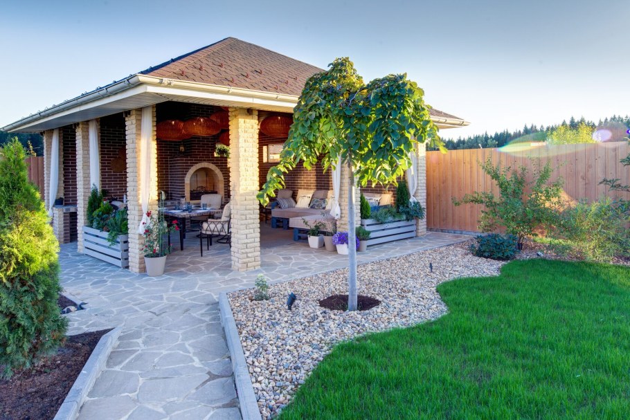 Беседка с мангальной зоной