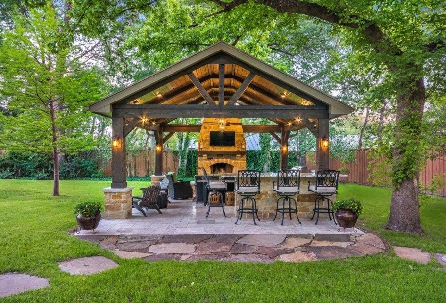 Беседки во дворе частного