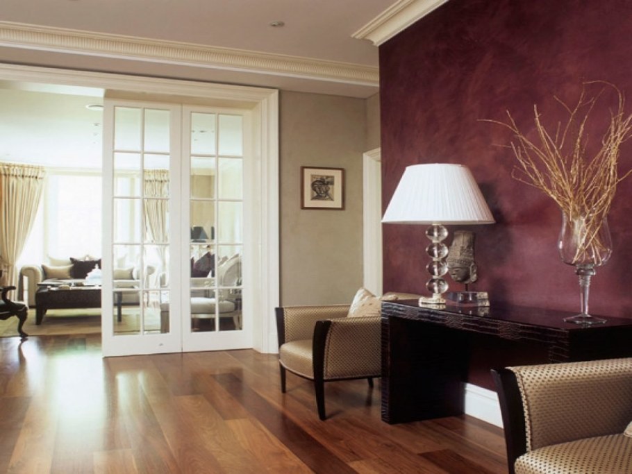 Винный цвет стен