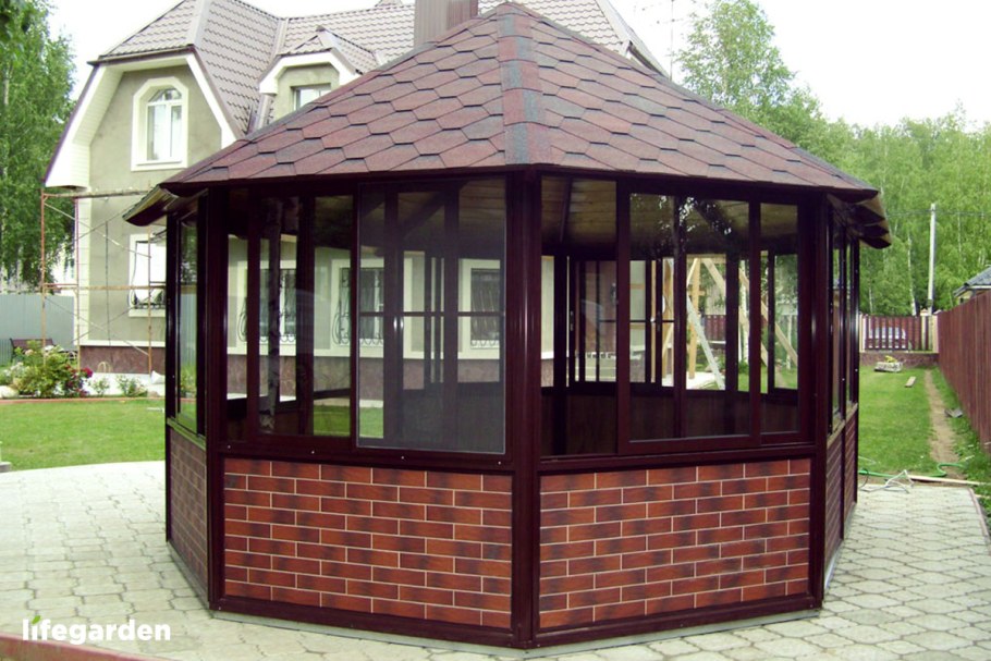 Беседка шестигранная застекленная
