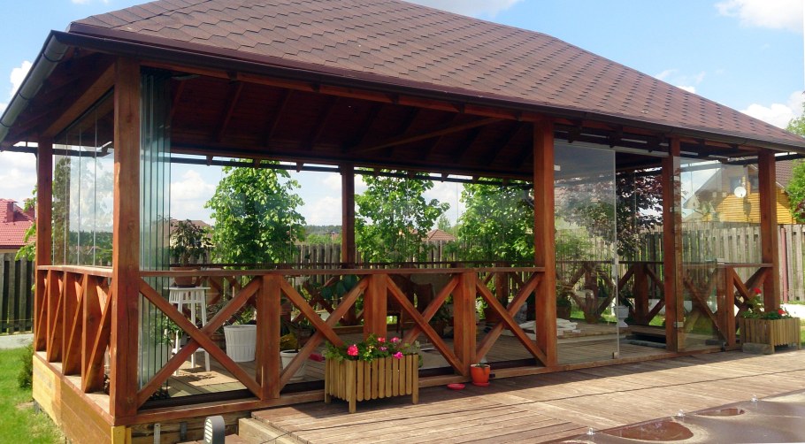 Безрамное остекление беседок и веранд