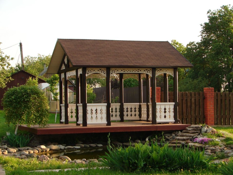 Беседка коричневая