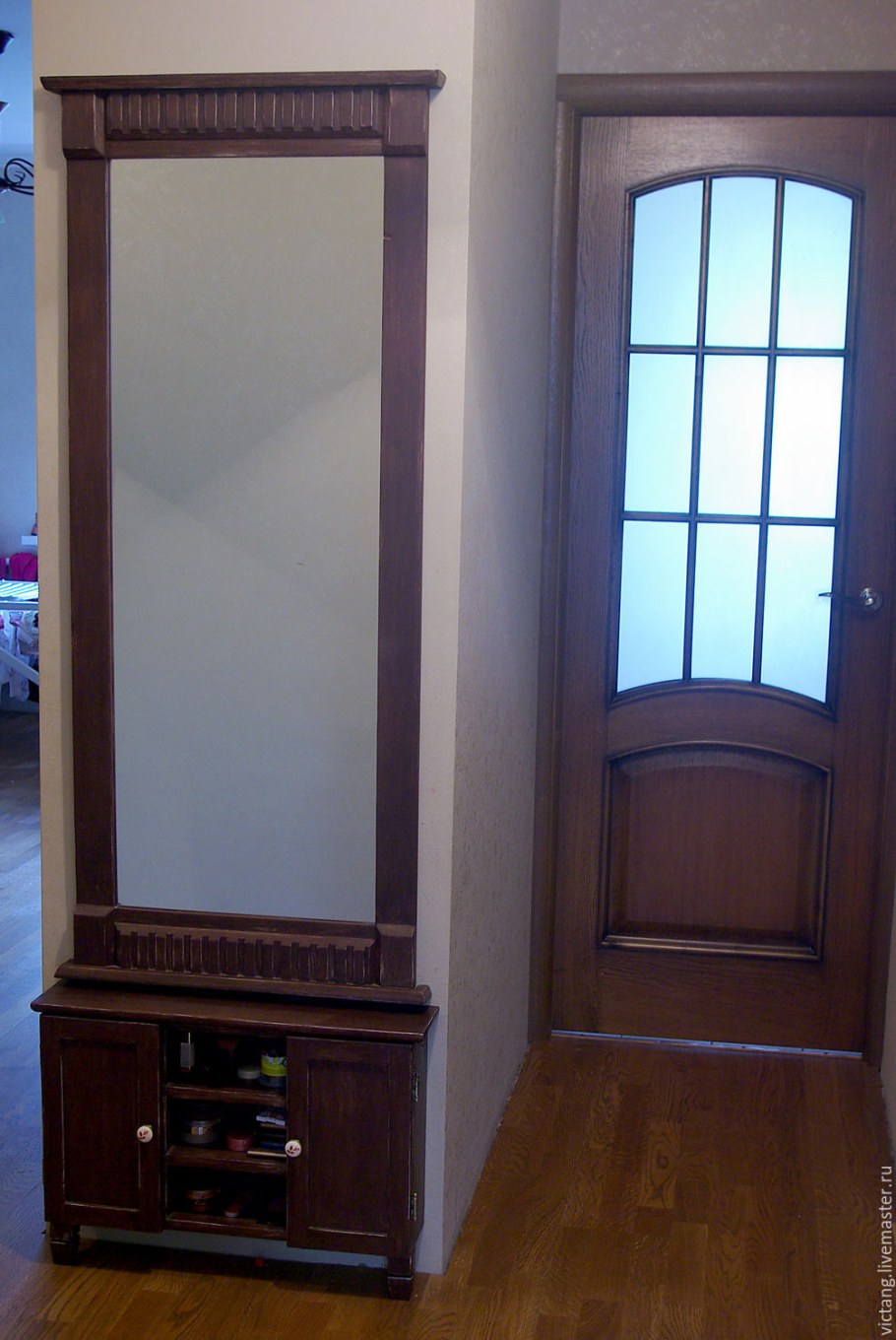 Тумбочка с зеркалом в прихожую