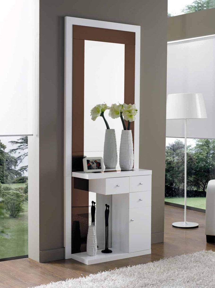 Навесной шкаф с зеркалом в прихожую
