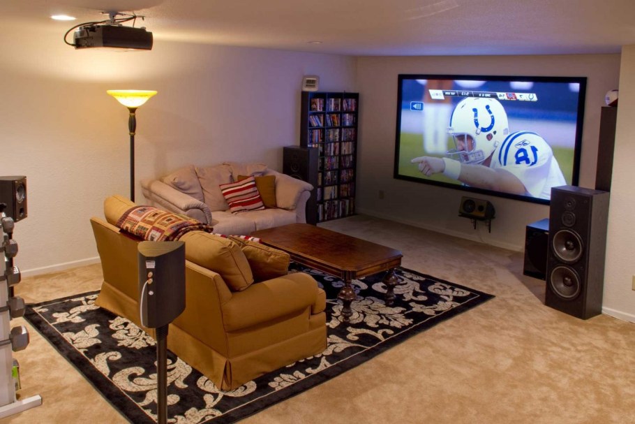 Проектор в гостиной