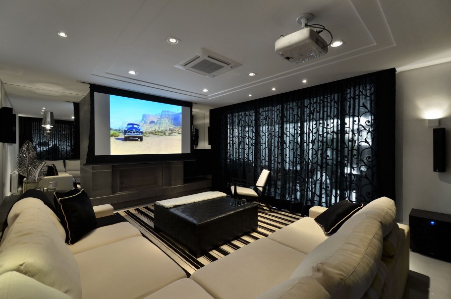 Домашний кинотеатр в гостиной