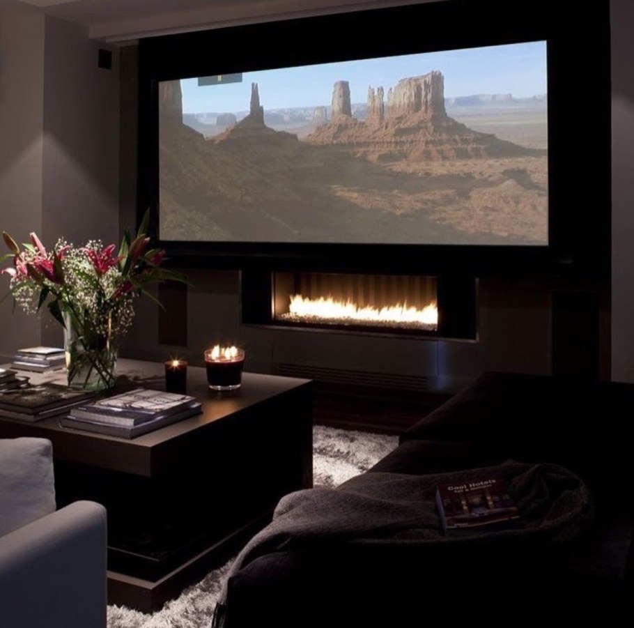 Гостиная с проектором