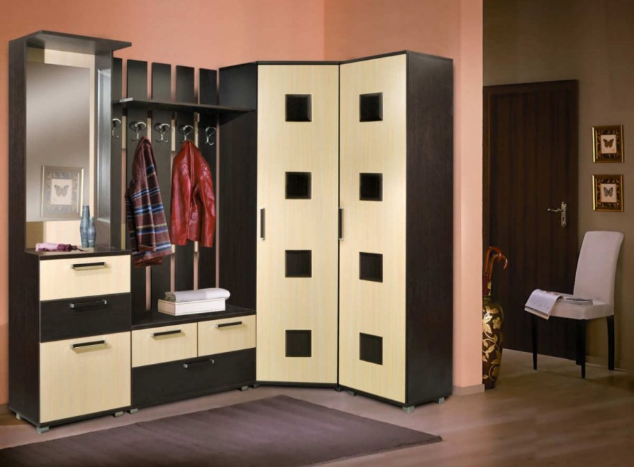 Маленькая угловая прихожая