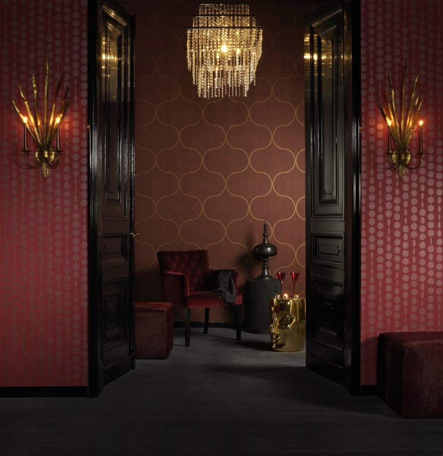 Бордовый с золотом в интерьере