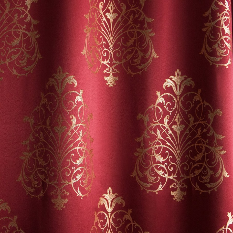 Шторы бордовые с золотом