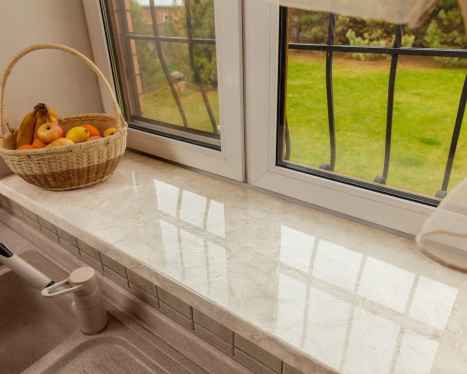 Подоконник Кристаллит в интерьере