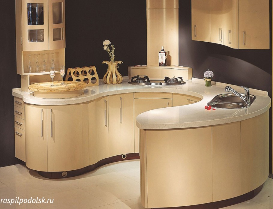 Радиусная столешница на кухне