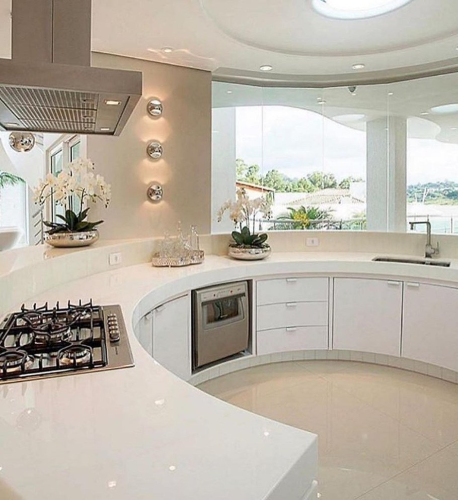 Полукруглая кухня