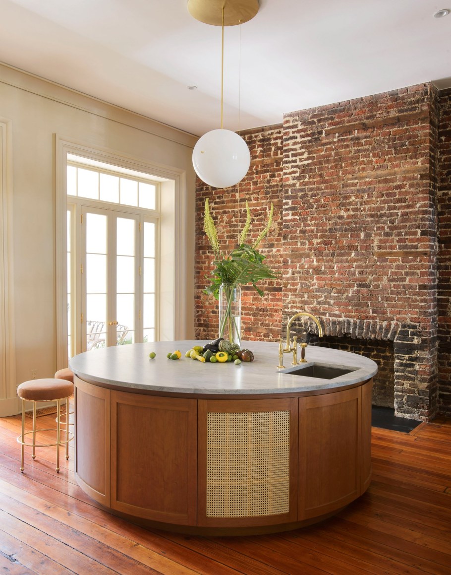 Круглый остров на кухне