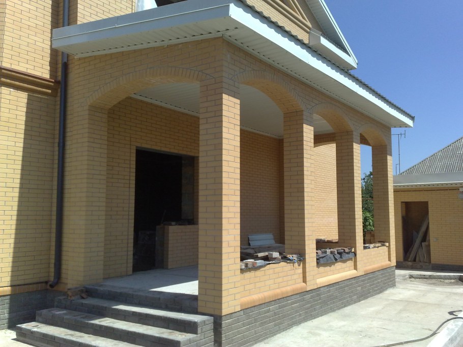 Веранда с колоннами