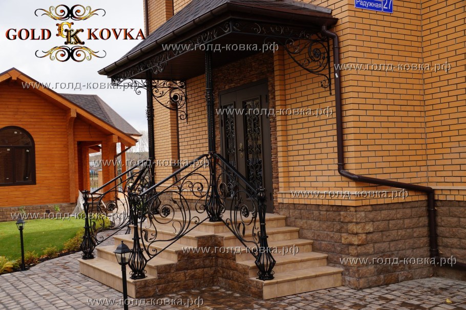 Угловое крыльцо для частного