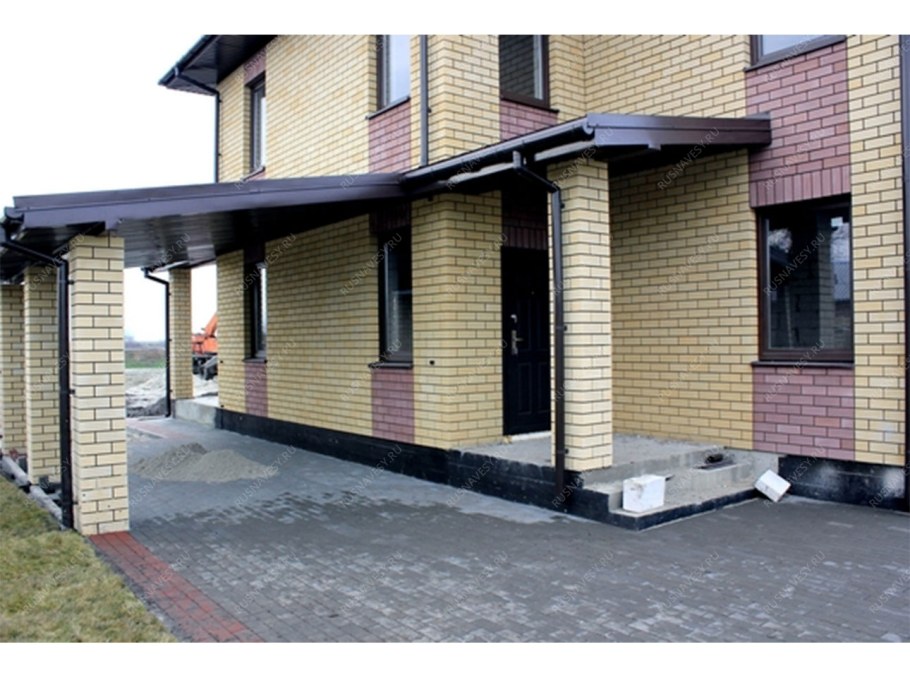 Навес с кирпичными колоннами