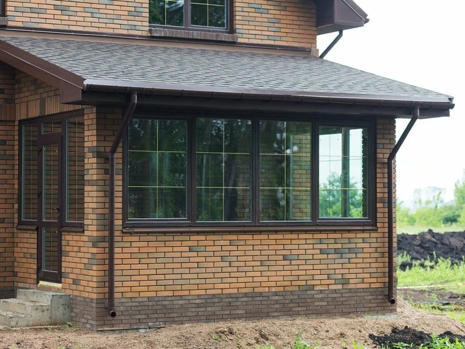 Веранда к дому из кирпича