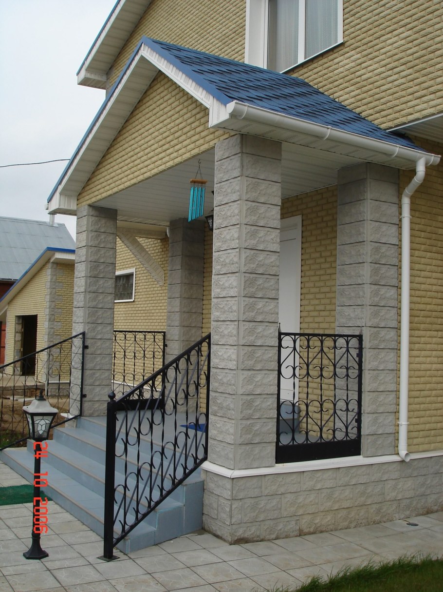 Отделка высокого крыльца