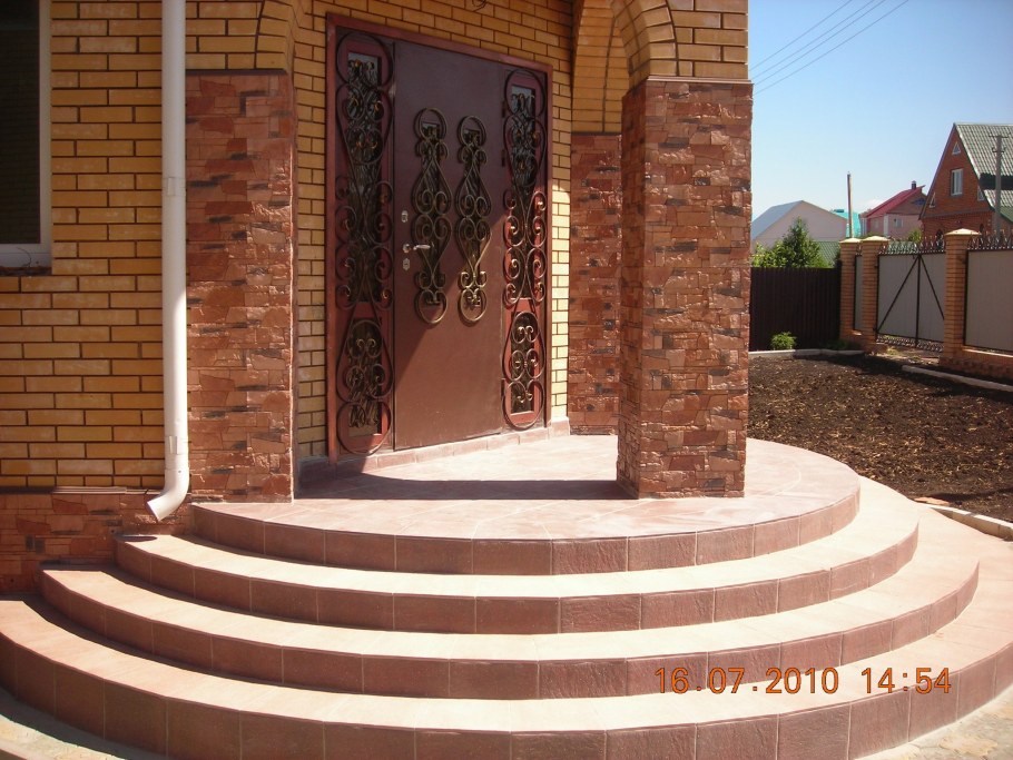 Крыльцо с колоннами