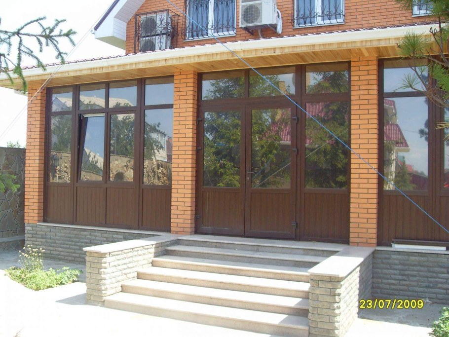 Остекленное крыльцо