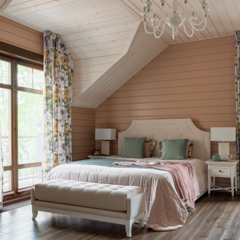 Интерьер спальни в деревянном доме
