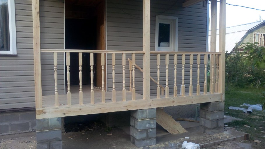 Пристройка крыльца к деревянному дому