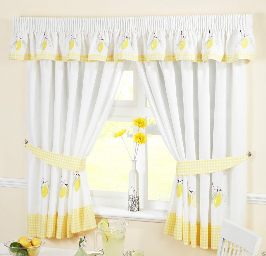 Желтые шторы на кухню