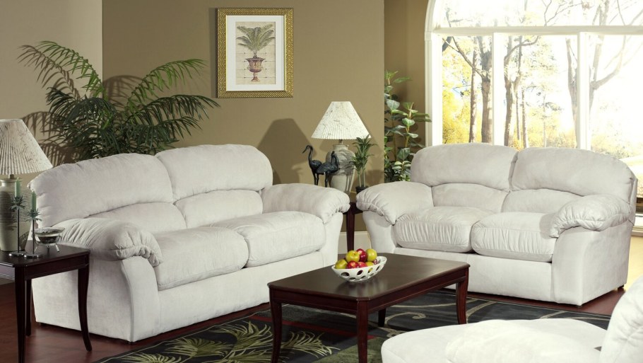 Диван в интерьере гостиной