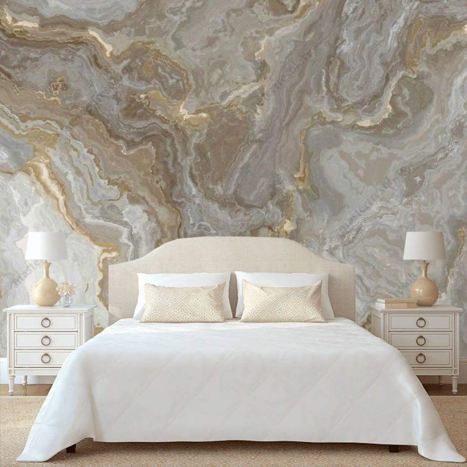 Мраморные обои в комнате
