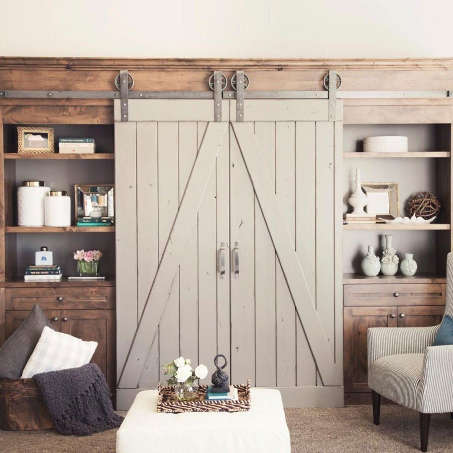 Амбарная дверь в интерьере