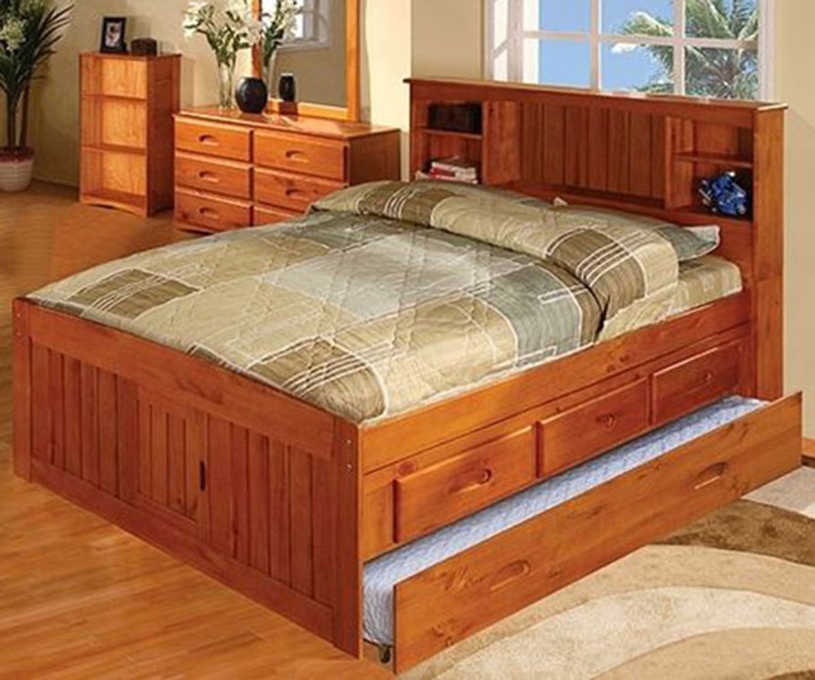 Кровать с ящиками внизу