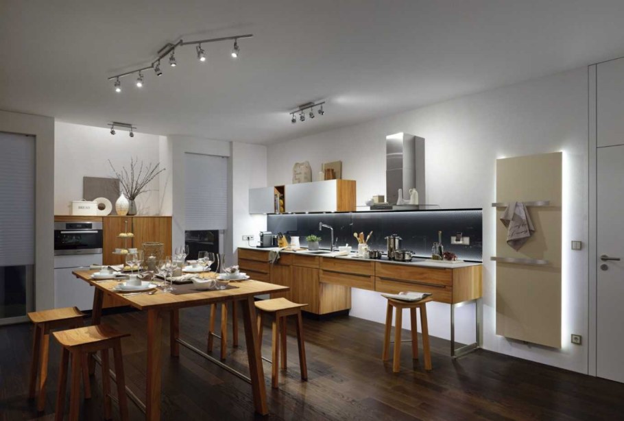 Трековые светильники в интерьере кухни