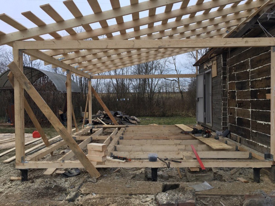 Каркасный навес к дому