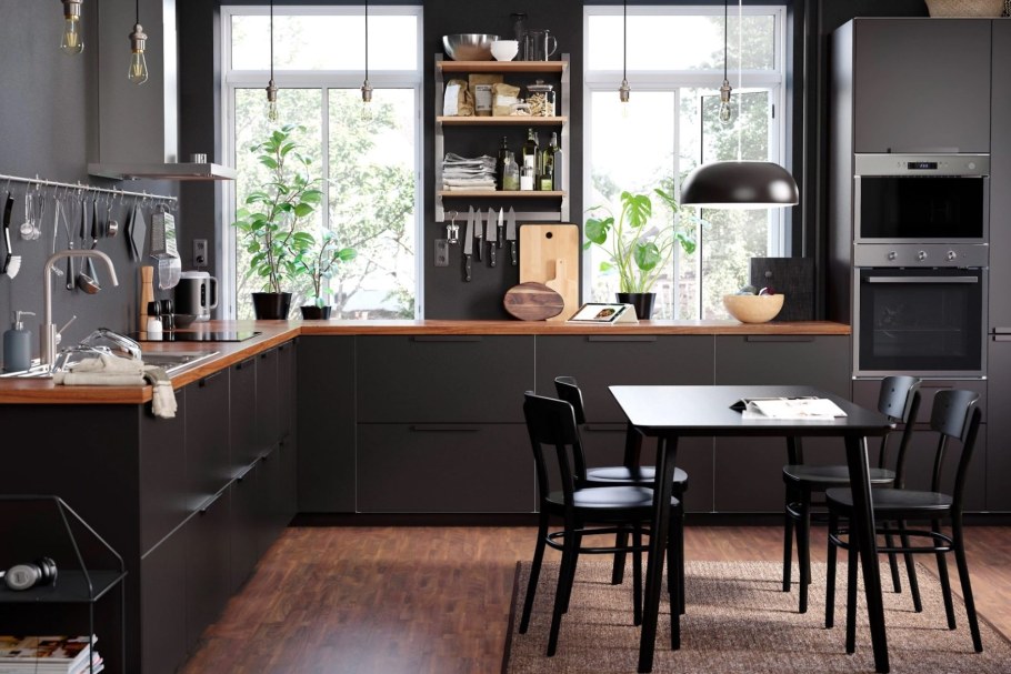 Черная кухня икеа Лерхюттан